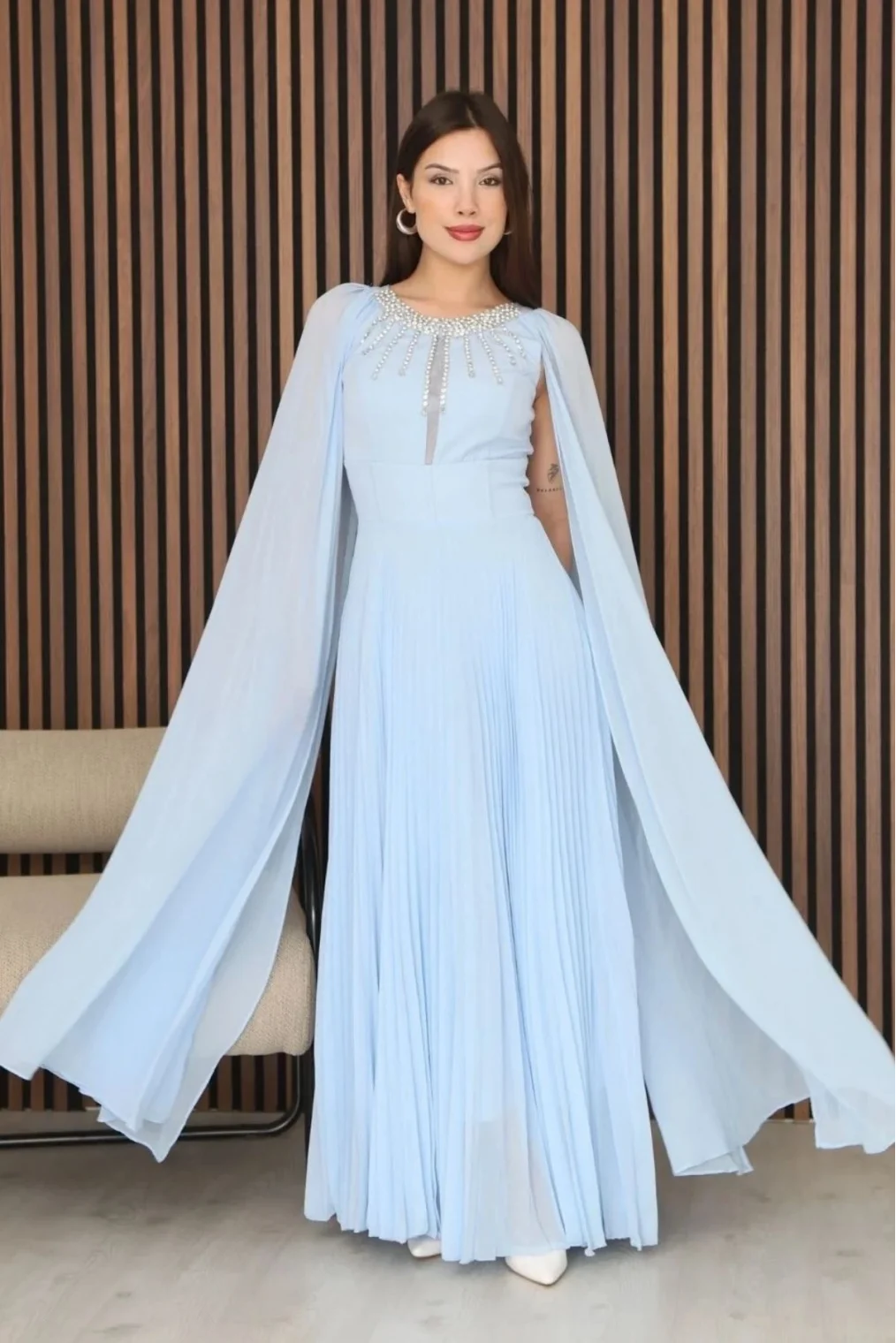 Pelerin Kollu Taş İşlemeli ve Bel Detaylı Abiye Elbise 2256-Bebe Mavisi