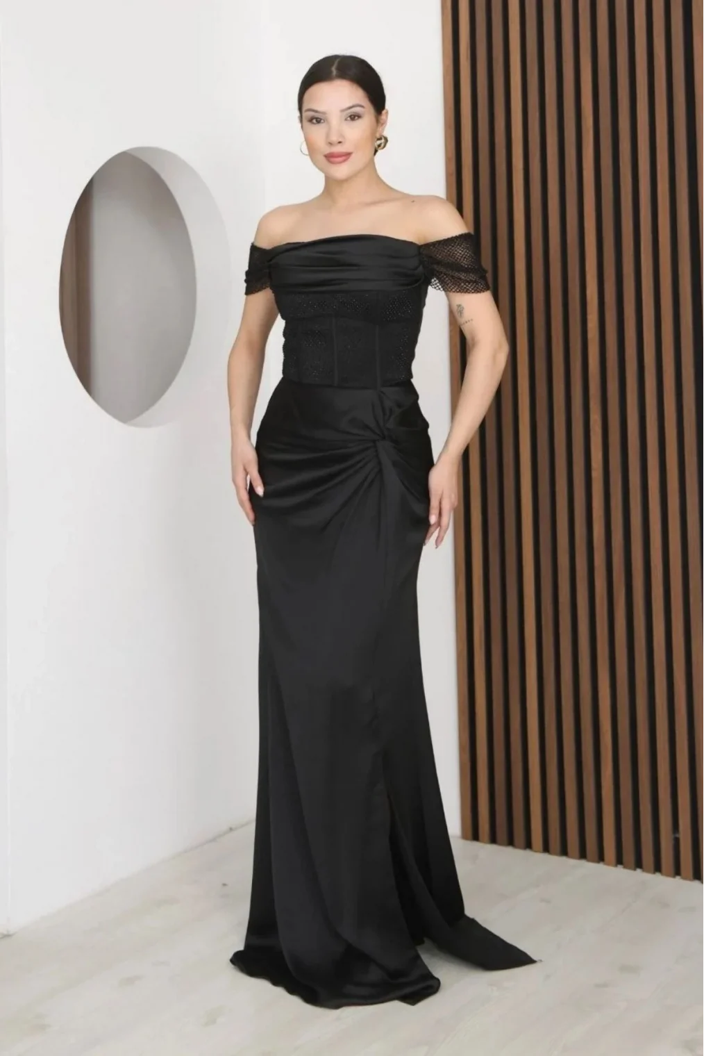 Straplez Yaka File ve Bel Detaylı Saten Abiye Elbise 2368-Siyah