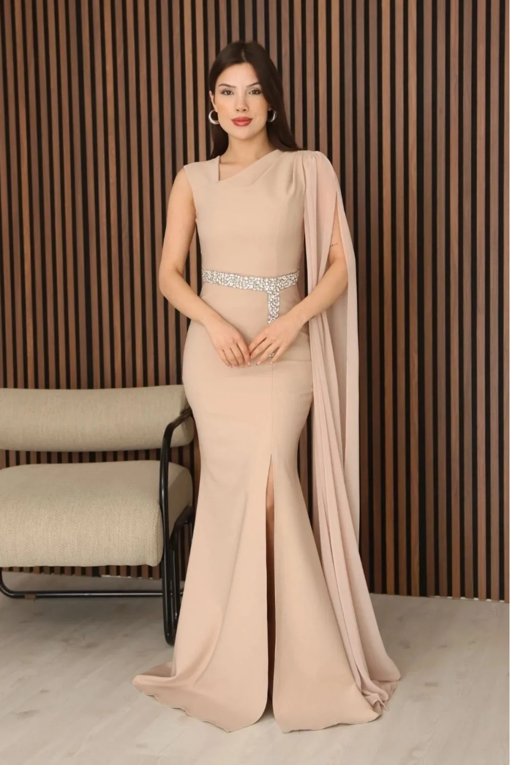 Taş Detaylı Pelerin Kol Balık Abiye Elbise 2366-Camel