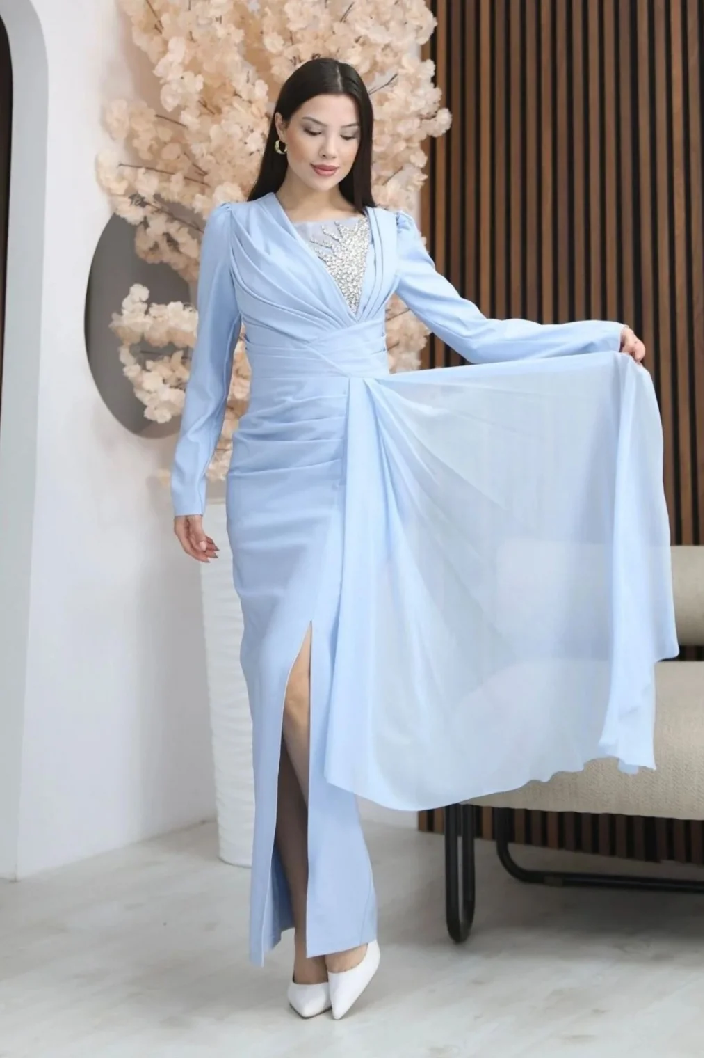 Taş İşlemeli ve Pile Detaylı Pelerinli Abiye Elbise 2312-Bebe Mavisi