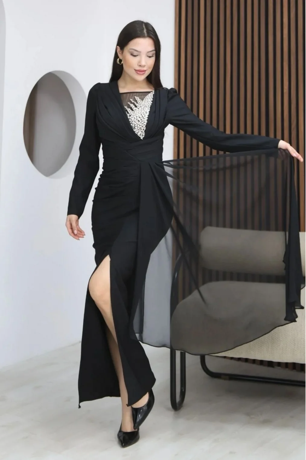 Taş İşlemeli ve Pile Detaylı Pelerinli Abiye Elbise 2312-Siyah