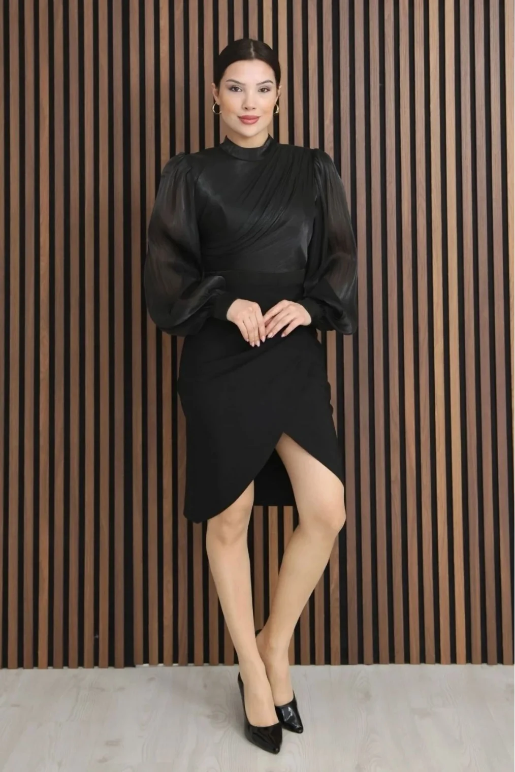 Göğüs Büzgülü Balon Kol Pileli Mini Elbise 2289-Siyah