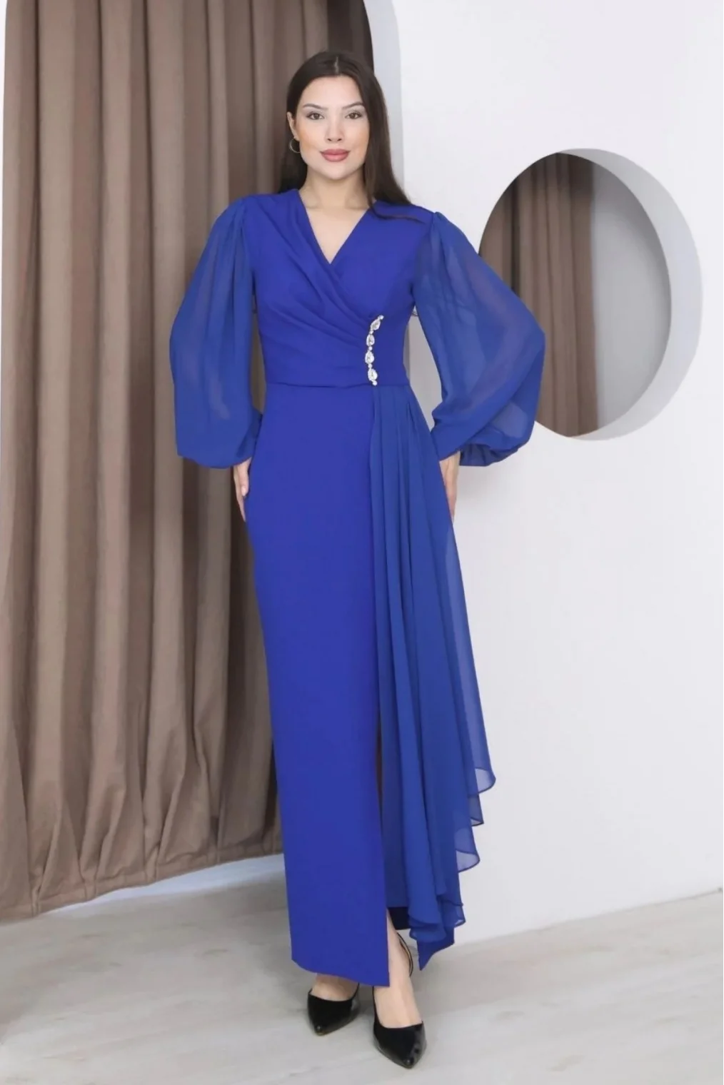 Kruvaze Yaka Şifon Kollu Bel Detaylı Pileli Uzun Abiye Elbise DP5997-Saks