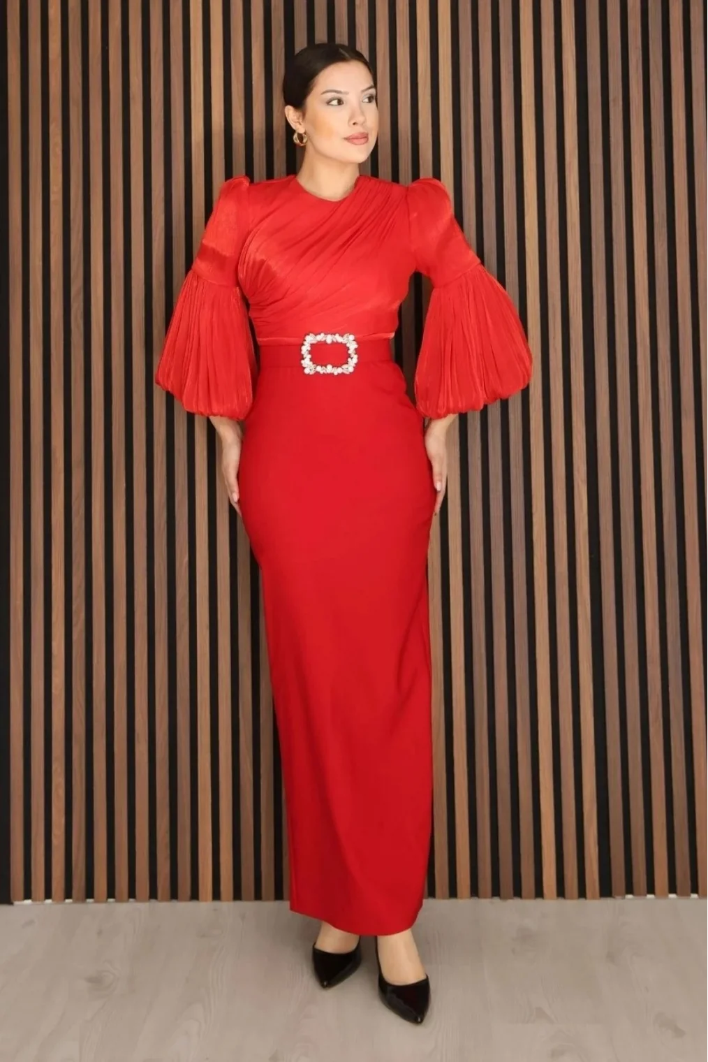 Göğüs Büzgü Detaylı Balon Kol Kalem Midi Elbise 2293-Kırmızı