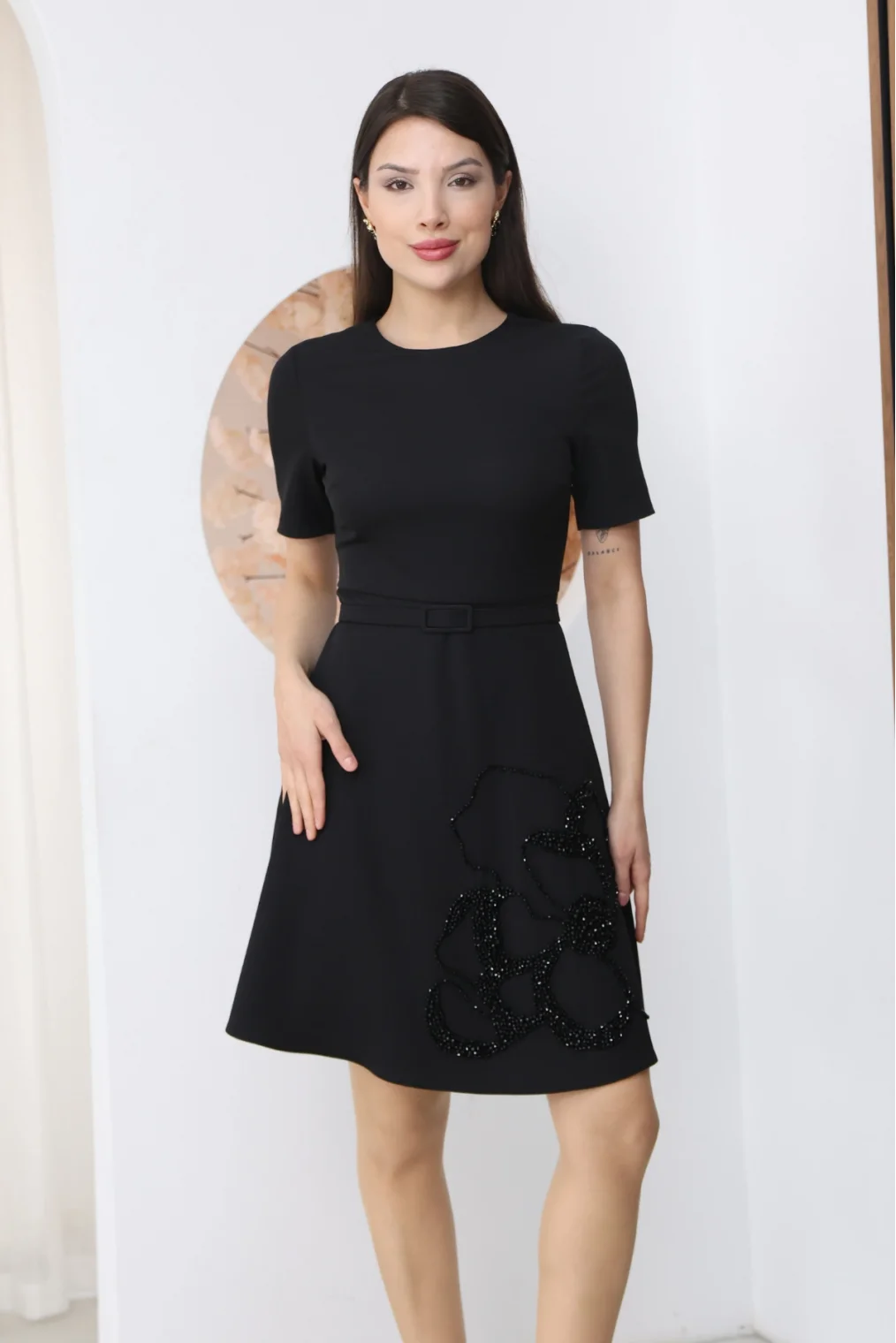 Nursel Ergin İşleme Detaylı Kemerli Elbise 6082-Siyah