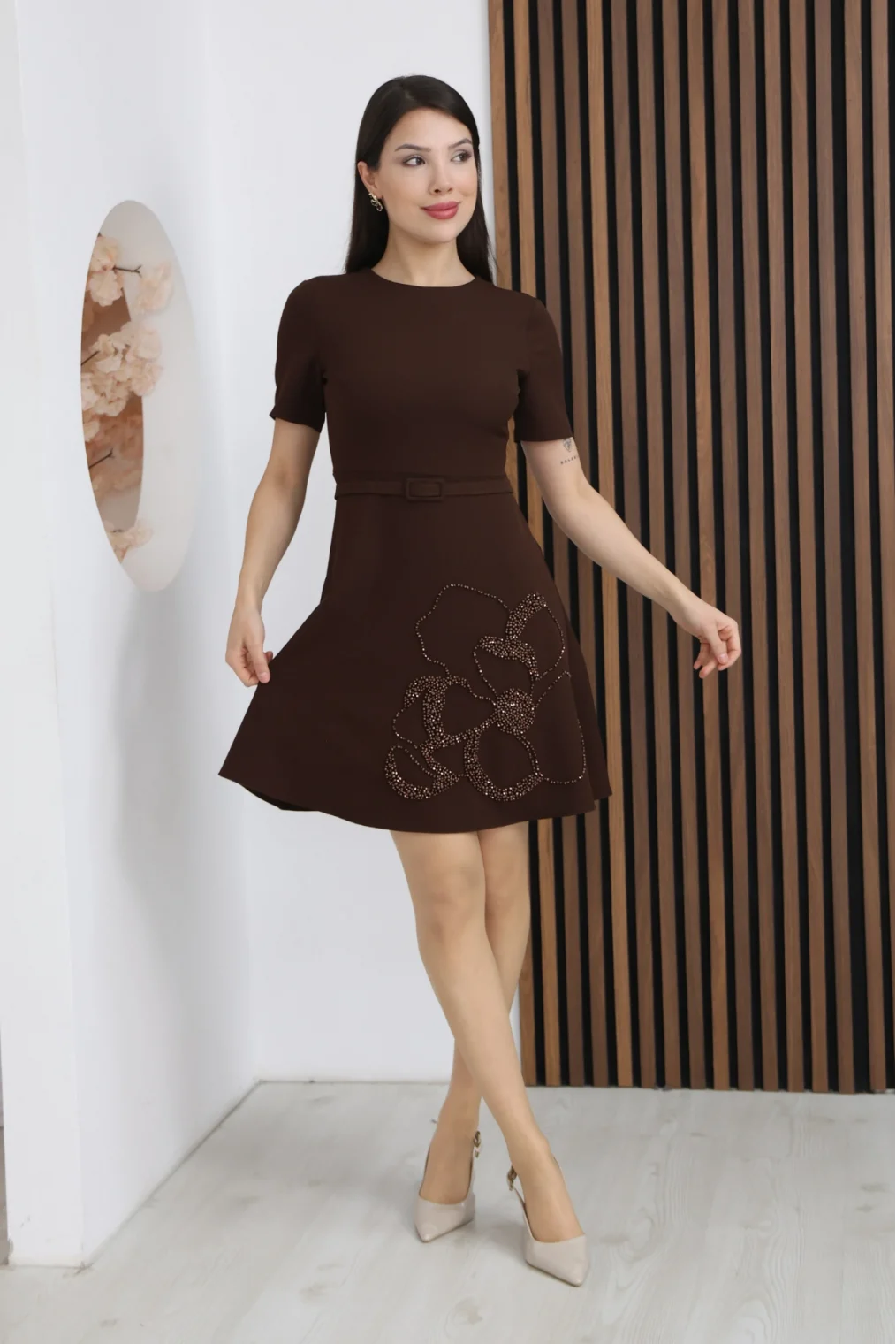 Nursel Ergin İşleme Detaylı Kemerli Elbise 6082-Kahverengi