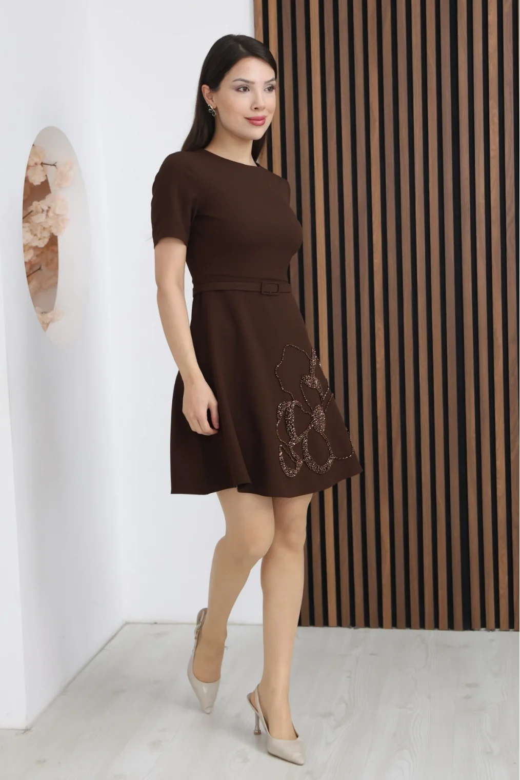 Nursel Ergin İşleme Detaylı Kemerli Elbise 6082-Kahverengi