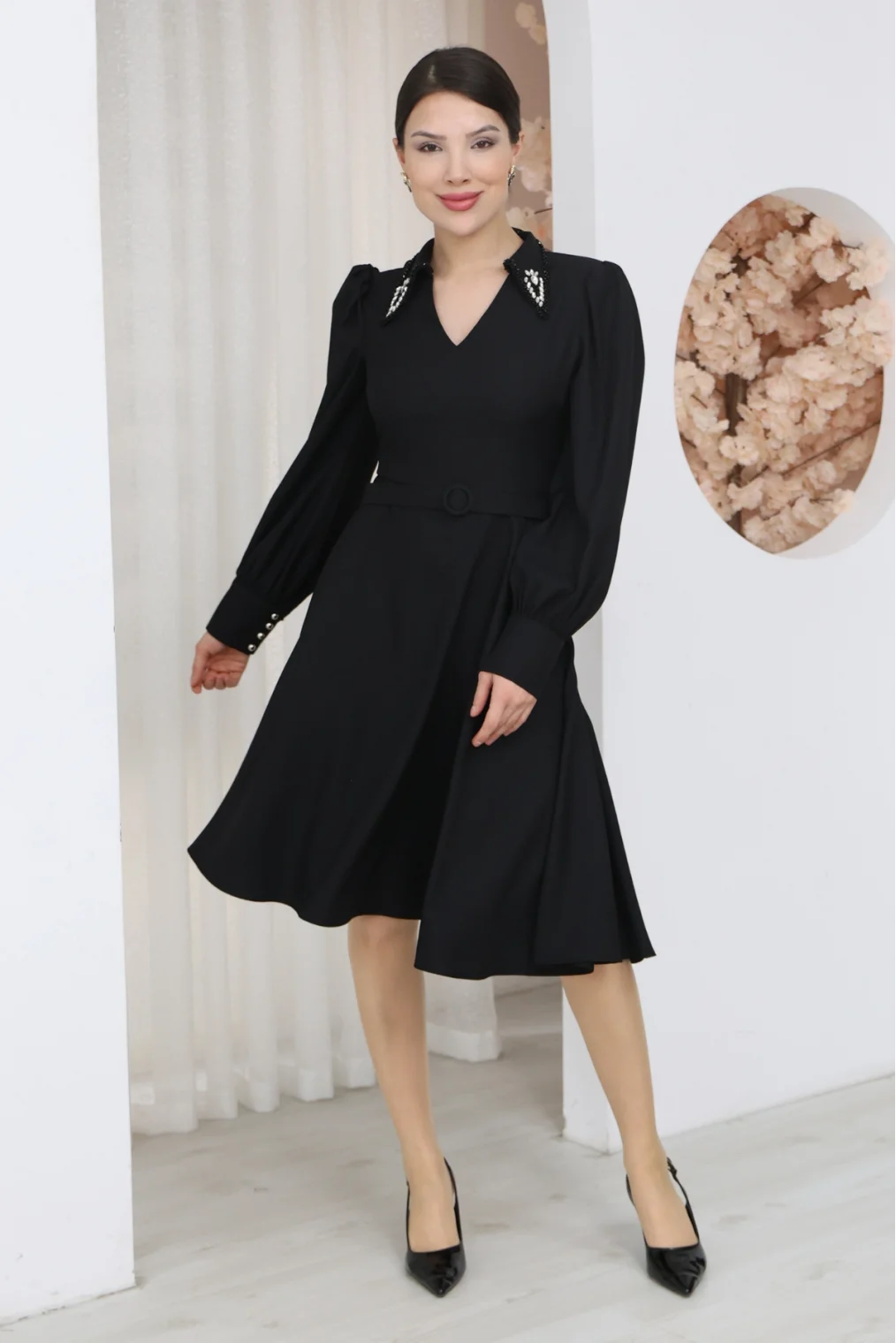 Nursel Ergin Yaka İşlemeli Asimetrik Kesim Elbise 6080-Siyah