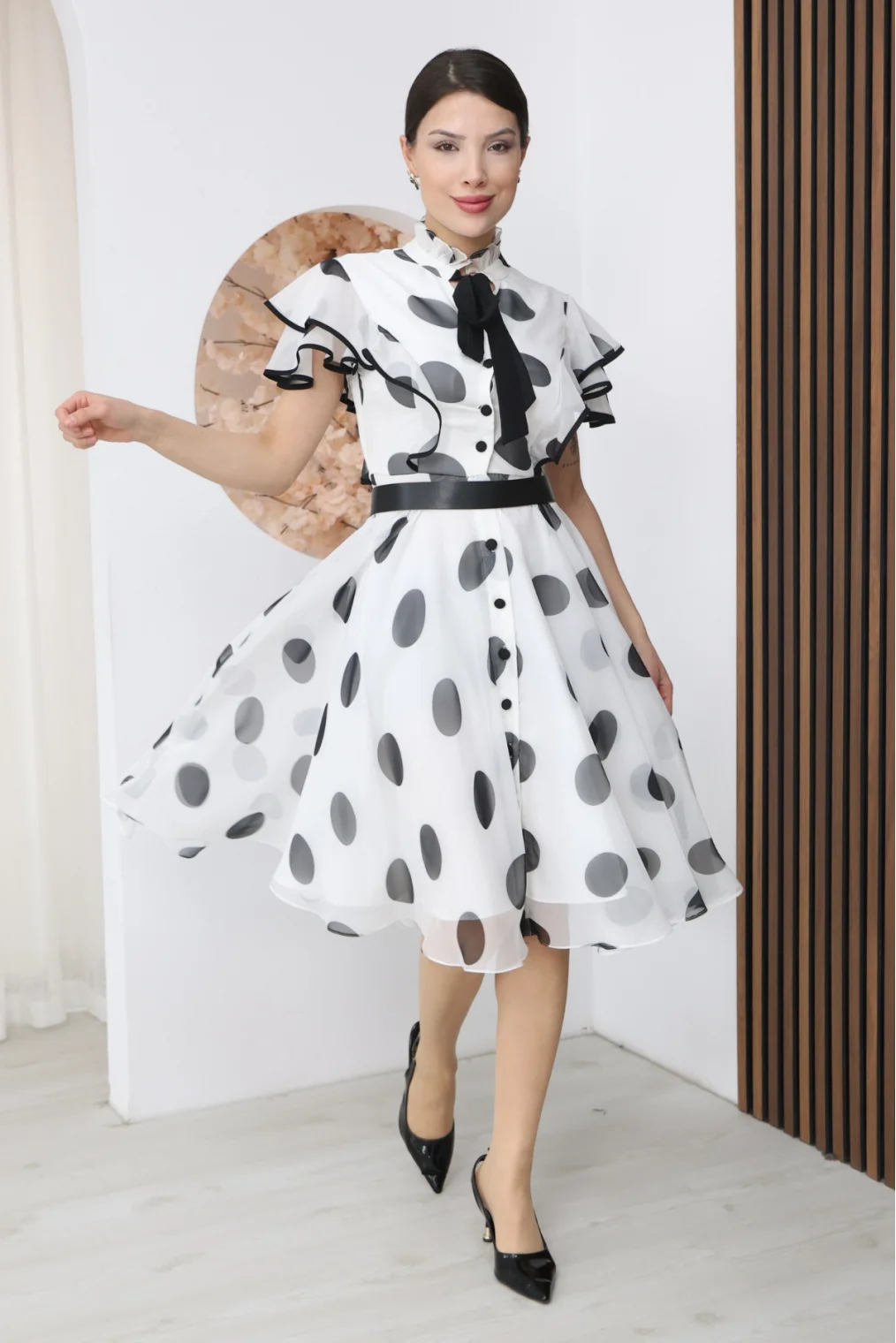 Nursel Ergin Düğme ve Bağlama Detaylı Puantiyeli Elbise 6081-Beyaz