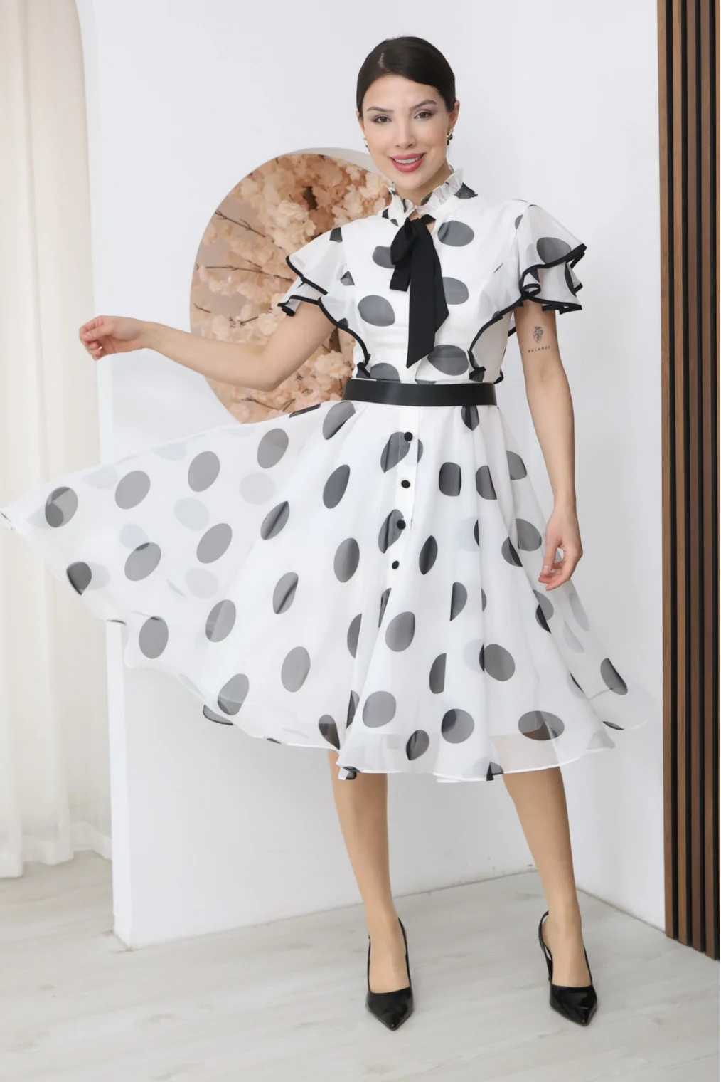 Nursel Ergin Düğme ve Bağlama Detaylı Puantiyeli Elbise 6081-Beyaz