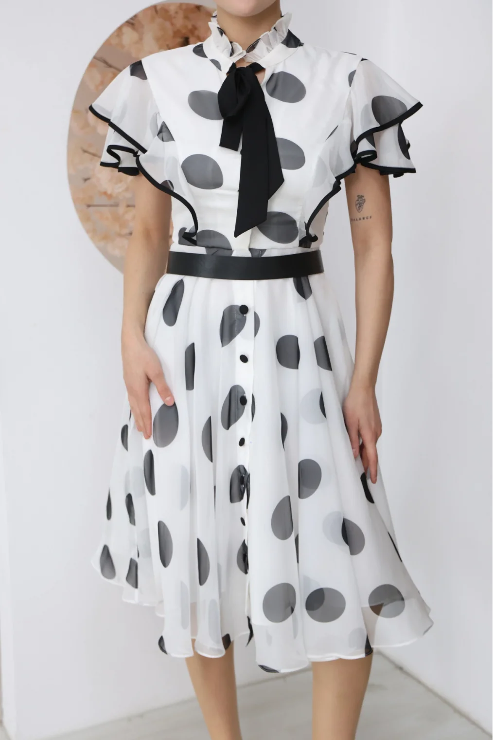 Nursel Ergin Düğme ve Bağlama Detaylı Puantiyeli Elbise 6081-Beyaz