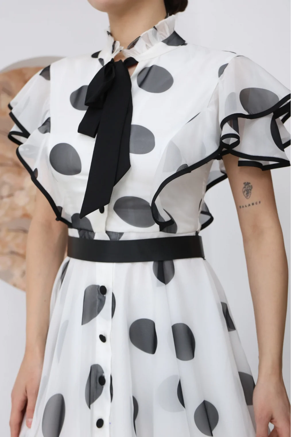 Nursel Ergin Düğme ve Bağlama Detaylı Puantiyeli Elbise 6081-Beyaz