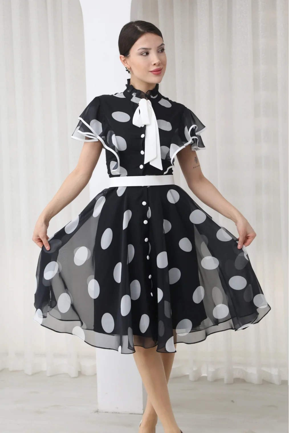 Nursel Ergin Düğme ve Bağlama Detaylı Puantiyeli Elbise 6081-Siyah