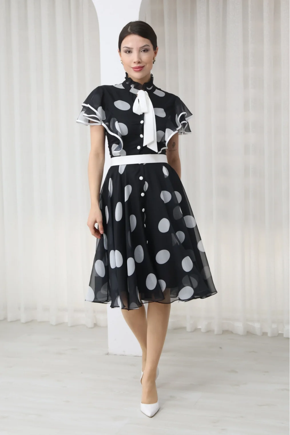 Nursel Ergin Düğme ve Bağlama Detaylı Puantiyeli Elbise 6081-Siyah