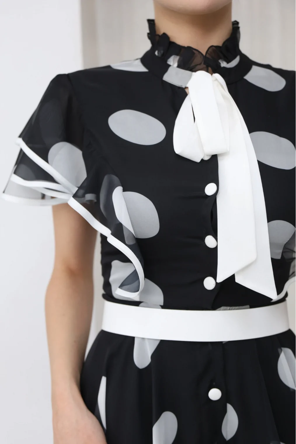 Nursel Ergin Düğme ve Bağlama Detaylı Puantiyeli Elbise 6081-Siyah