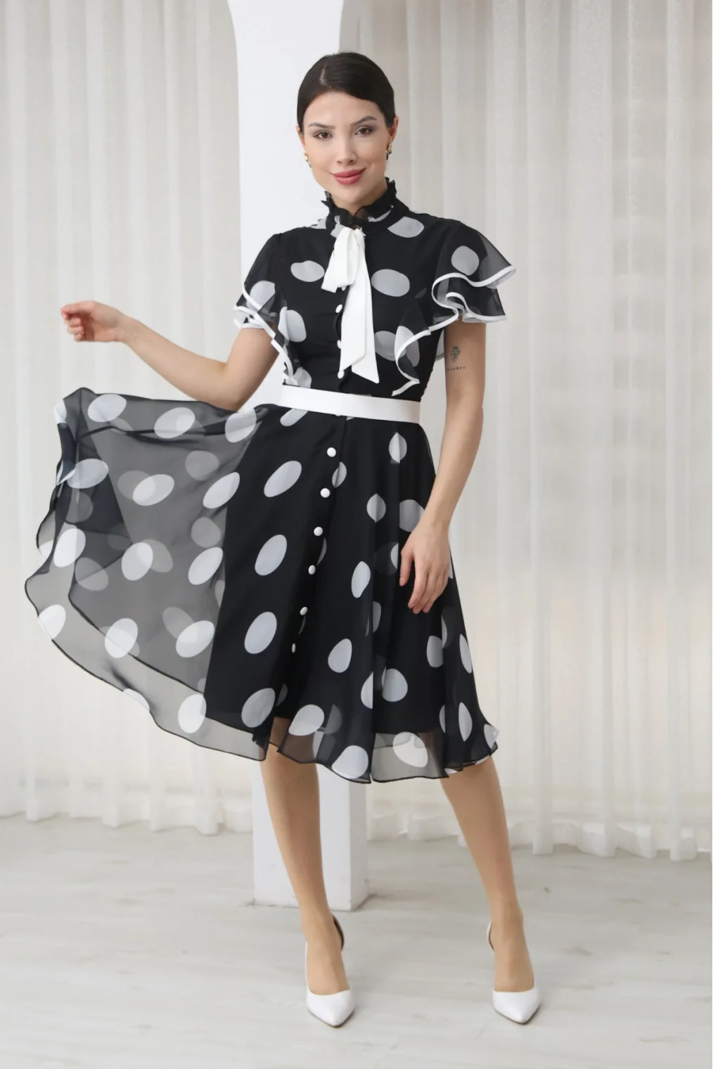 Nursel Ergin Düğme ve Bağlama Detaylı Puantiyeli Elbise 6081-Siyah