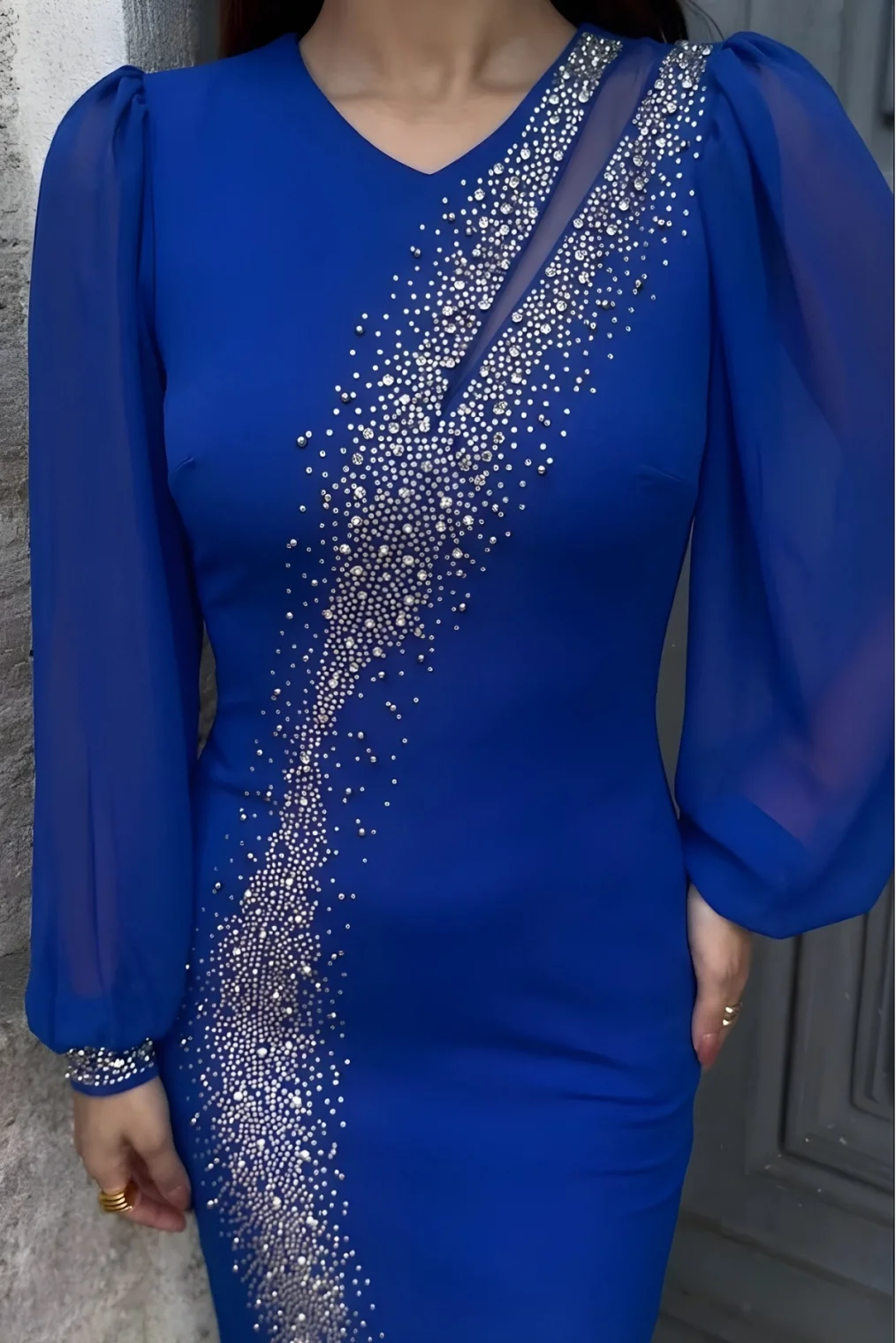 Yaka Detaylı Taş ve İnci Süslemeli Abiye Elbise 2204-Saks