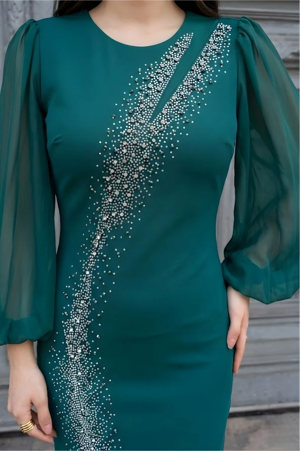 Yaka Detaylı Taş ve İnci Süslemeli Abiye Elbise 2204-Yeşil