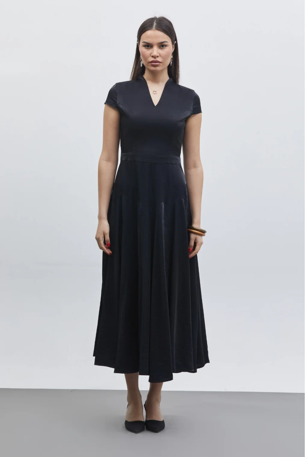V Yaka Etek Detaylı Midi Elbise 6086-Siyah