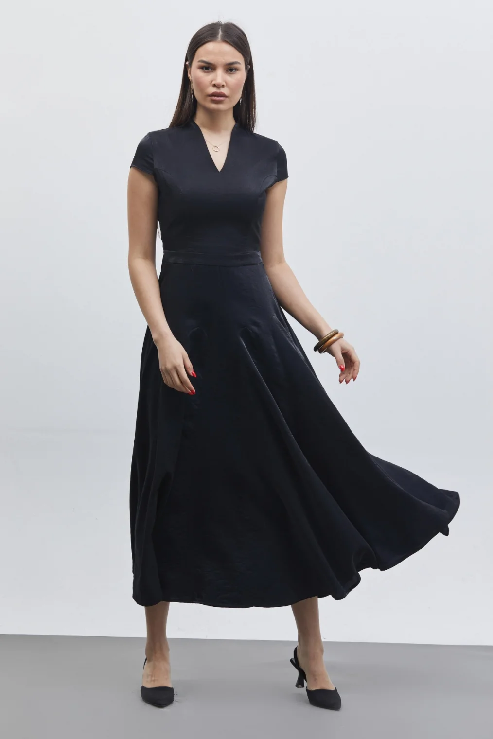 V Yaka Etek Detaylı Midi Elbise 6086-Siyah