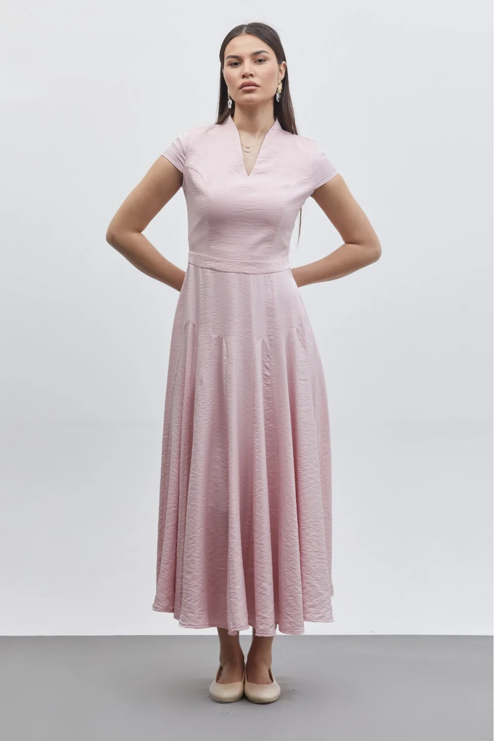 V Yaka Etek Detaylı Midi Elbise 6086-Pudra