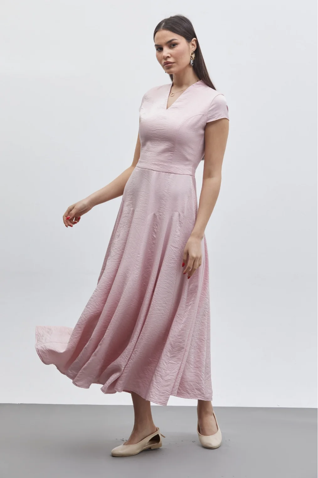 V Yaka Etek Detaylı Midi Elbise 6086-Pudra