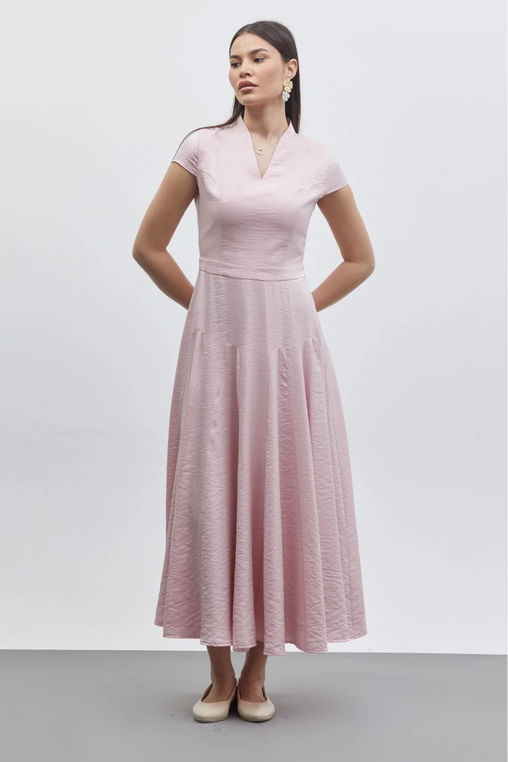 V Yaka Etek Detaylı Midi Elbise 6086-Pudra