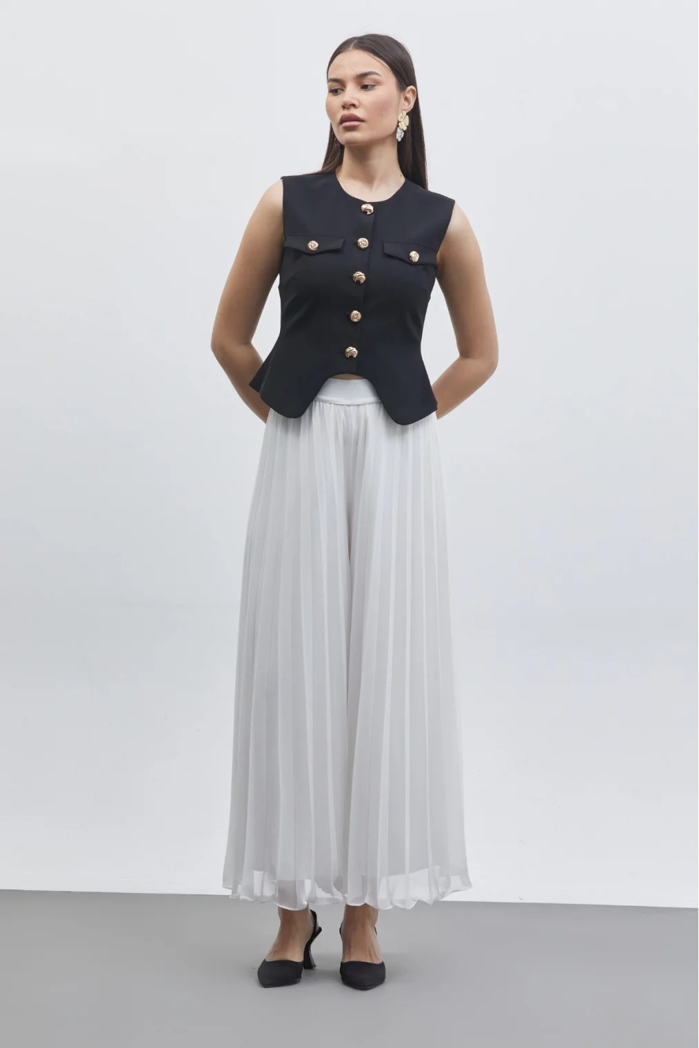 Düğme Detaylı Yelek ve Piliseli Pantolon İkili Takım 6088-Siyah/Beyaz