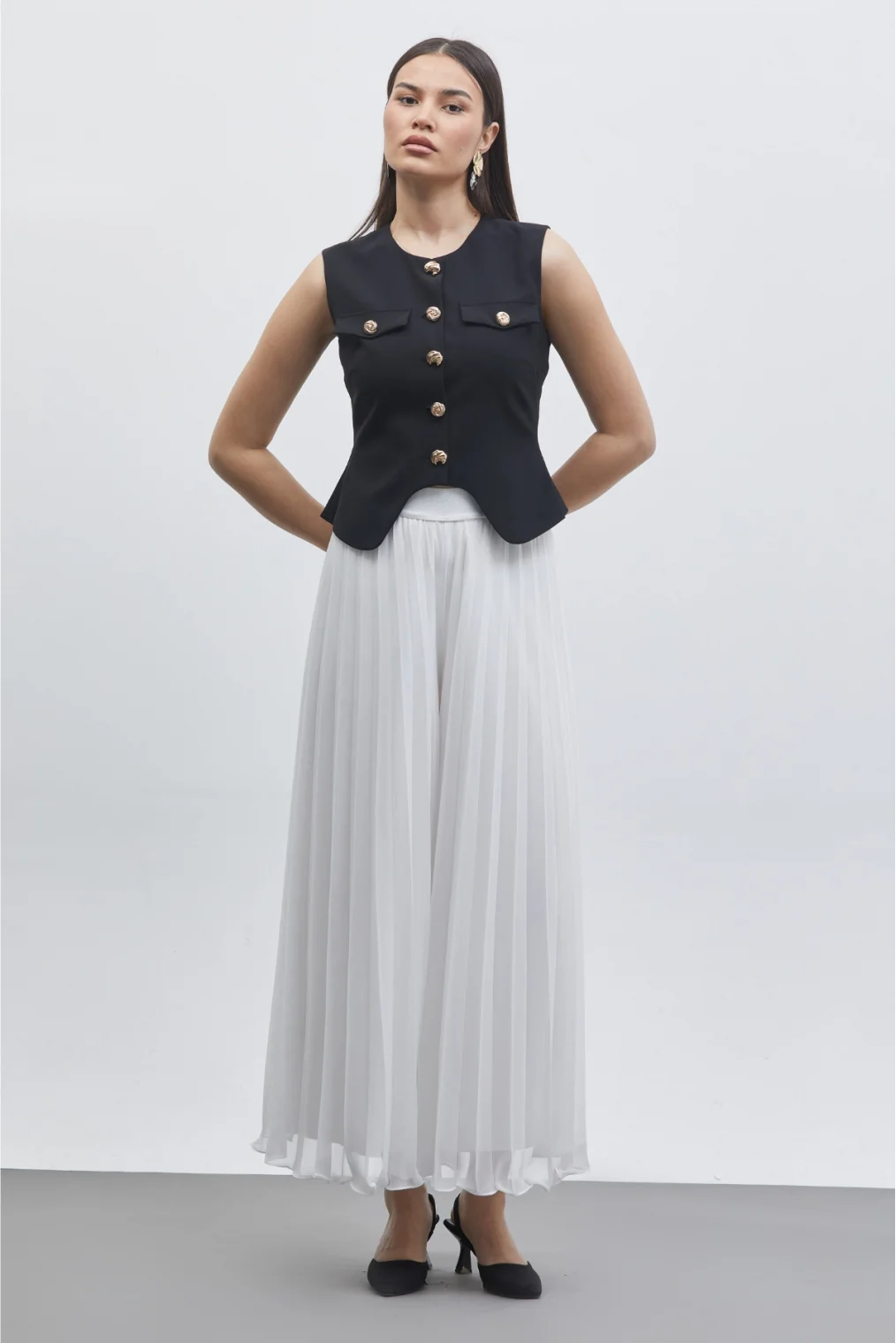 Düğme Detaylı Yelek ve Piliseli Pantolon İkili Takım 6088-Siyah/Beyaz