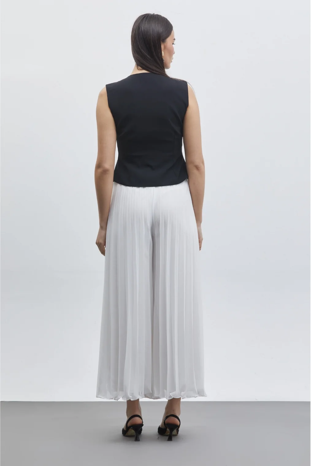 Düğme Detaylı Yelek ve Piliseli Pantolon İkili Takım 6088-Siyah/Beyaz