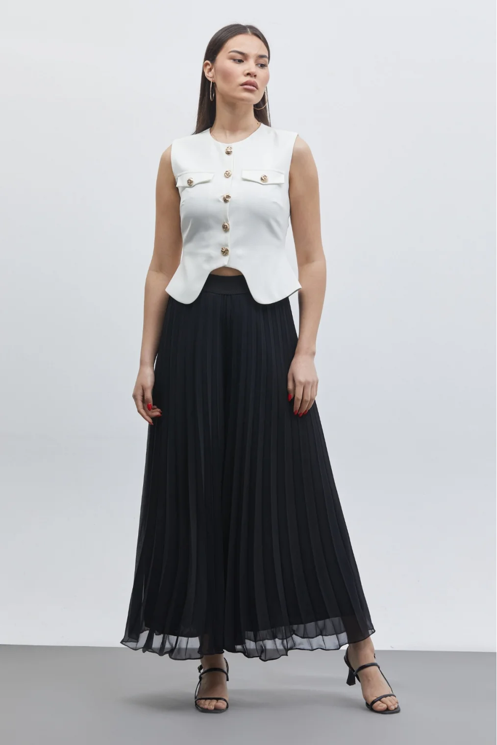 Düğme Detaylı Yelek ve Piliseli Pantolon İkili Takım 6088-Beyaz/Siyah