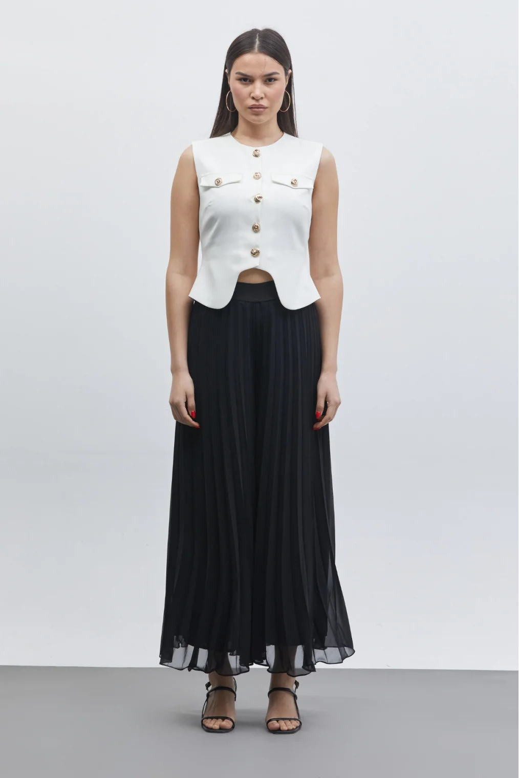 Düğme Detaylı Yelek ve Piliseli Pantolon İkili Takım 6088-Beyaz/Siyah