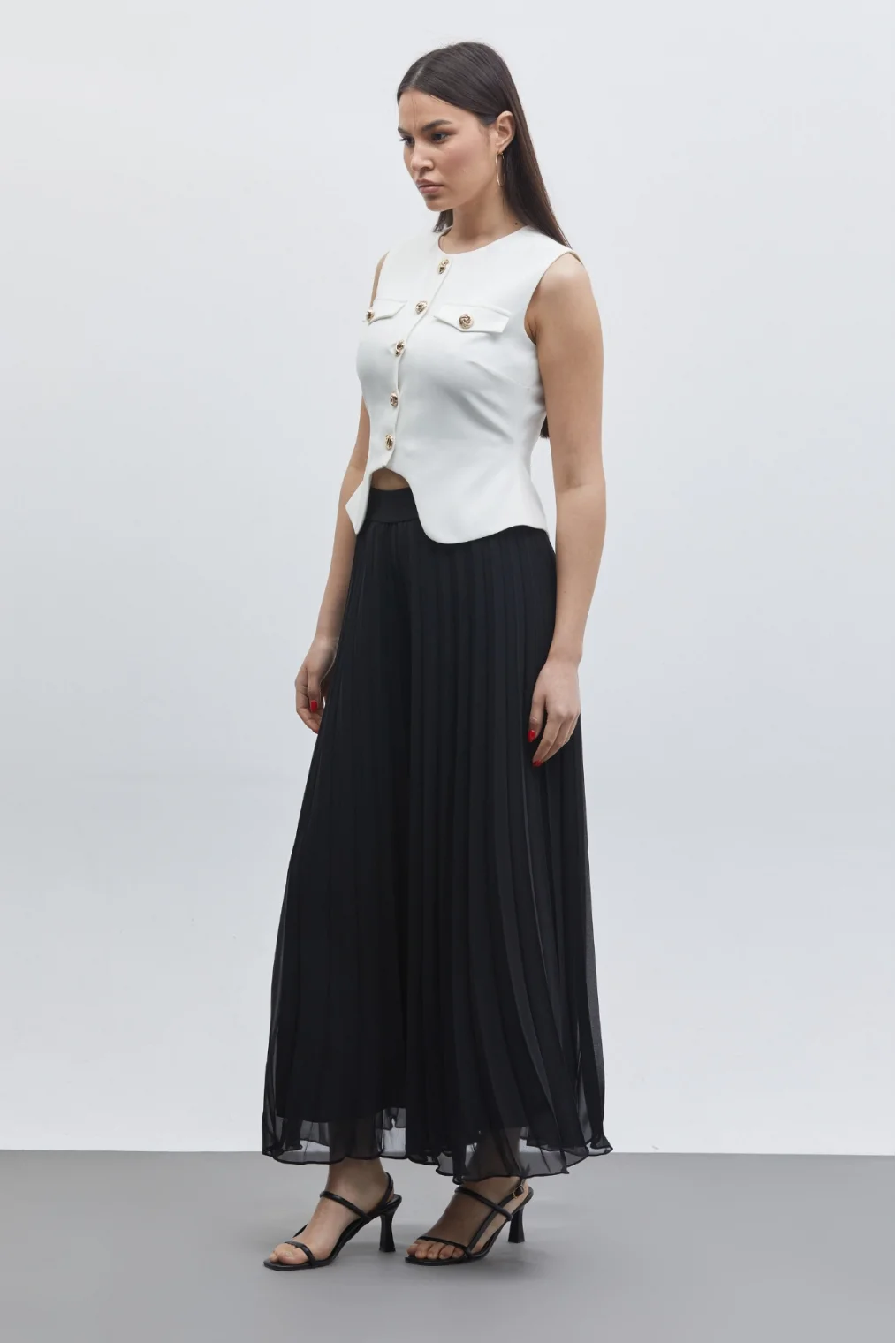 Düğme Detaylı Yelek ve Piliseli Pantolon İkili Takım 6088-Beyaz/Siyah