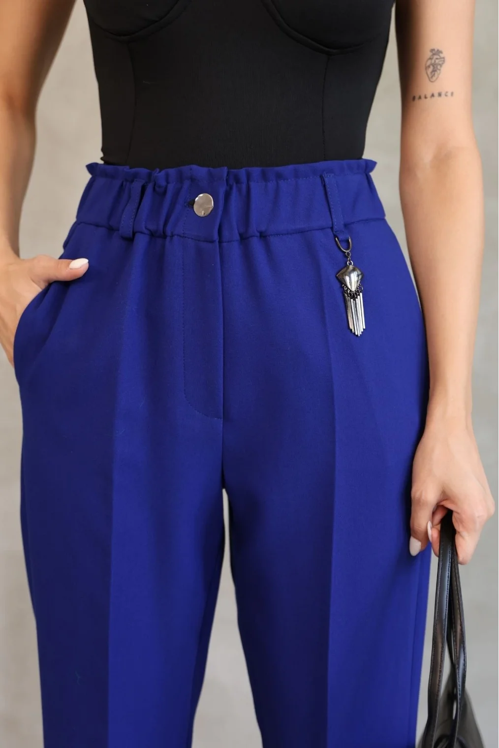 Aksesuar Detaylı Beli Lastikli Kumaş Pantolon 6119-Saks