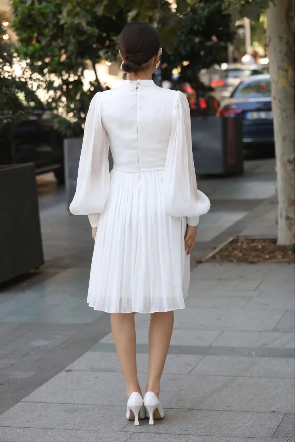 Aksesuar Detaylı Diz Boyu Abiye Elbise 2352-Beyaz