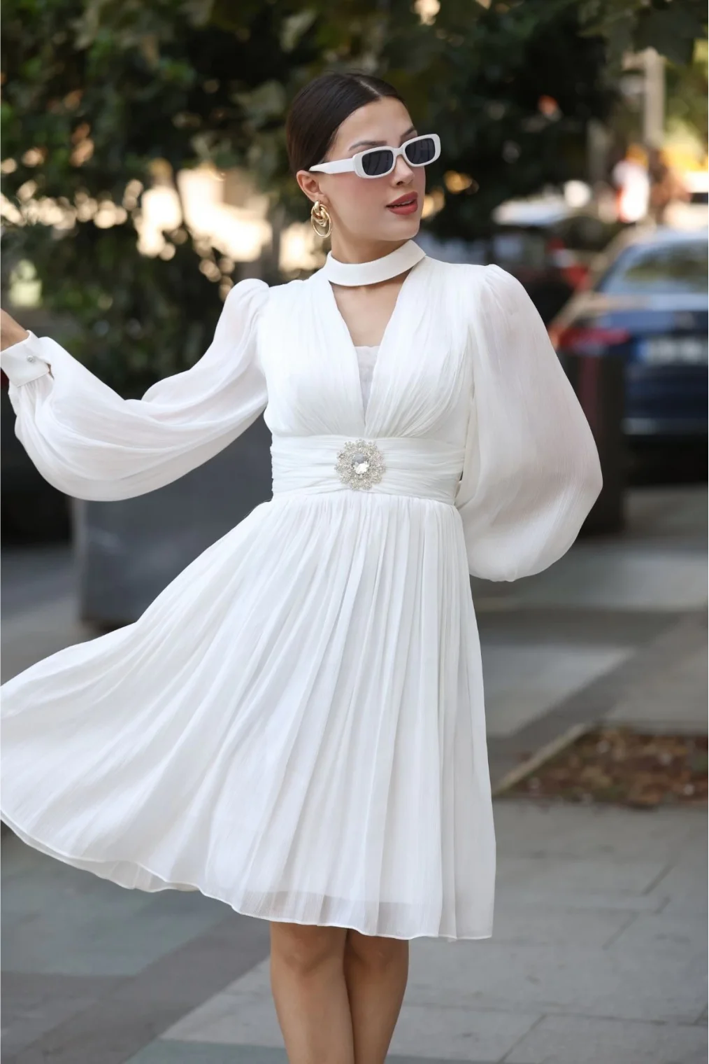 Aksesuar Detaylı Diz Boyu Abiye Elbise 2352-Beyaz