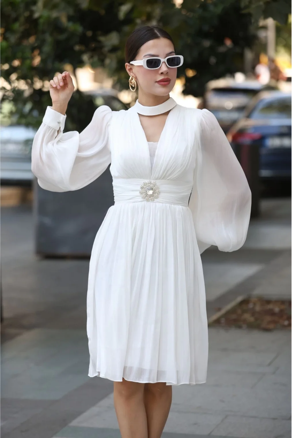 Aksesuar Detaylı Diz Boyu Abiye Elbise 2352-Beyaz