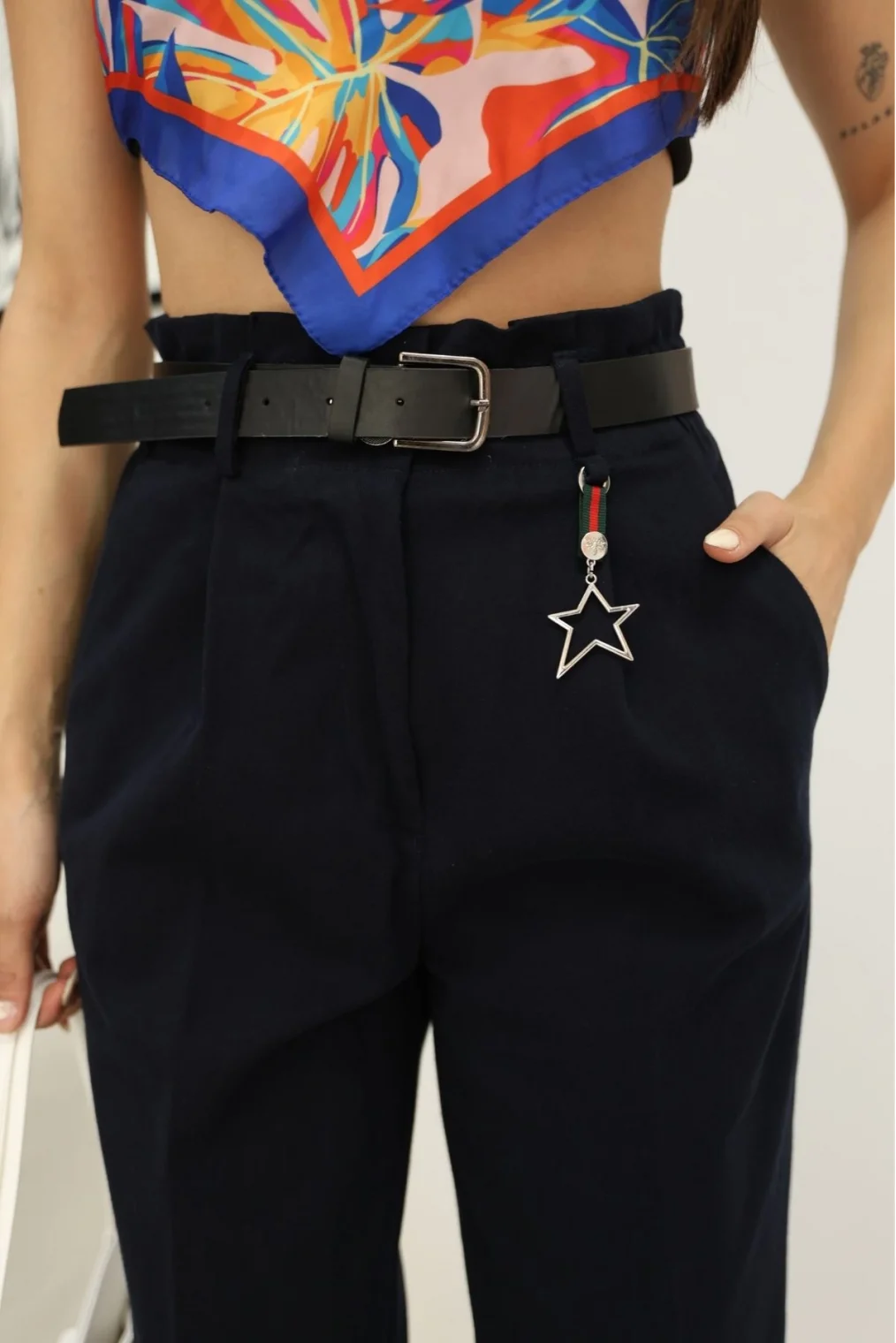 Aksesuar Detaylı Pileli Gabardin Kumaş Pantolon 5807-Lacivert