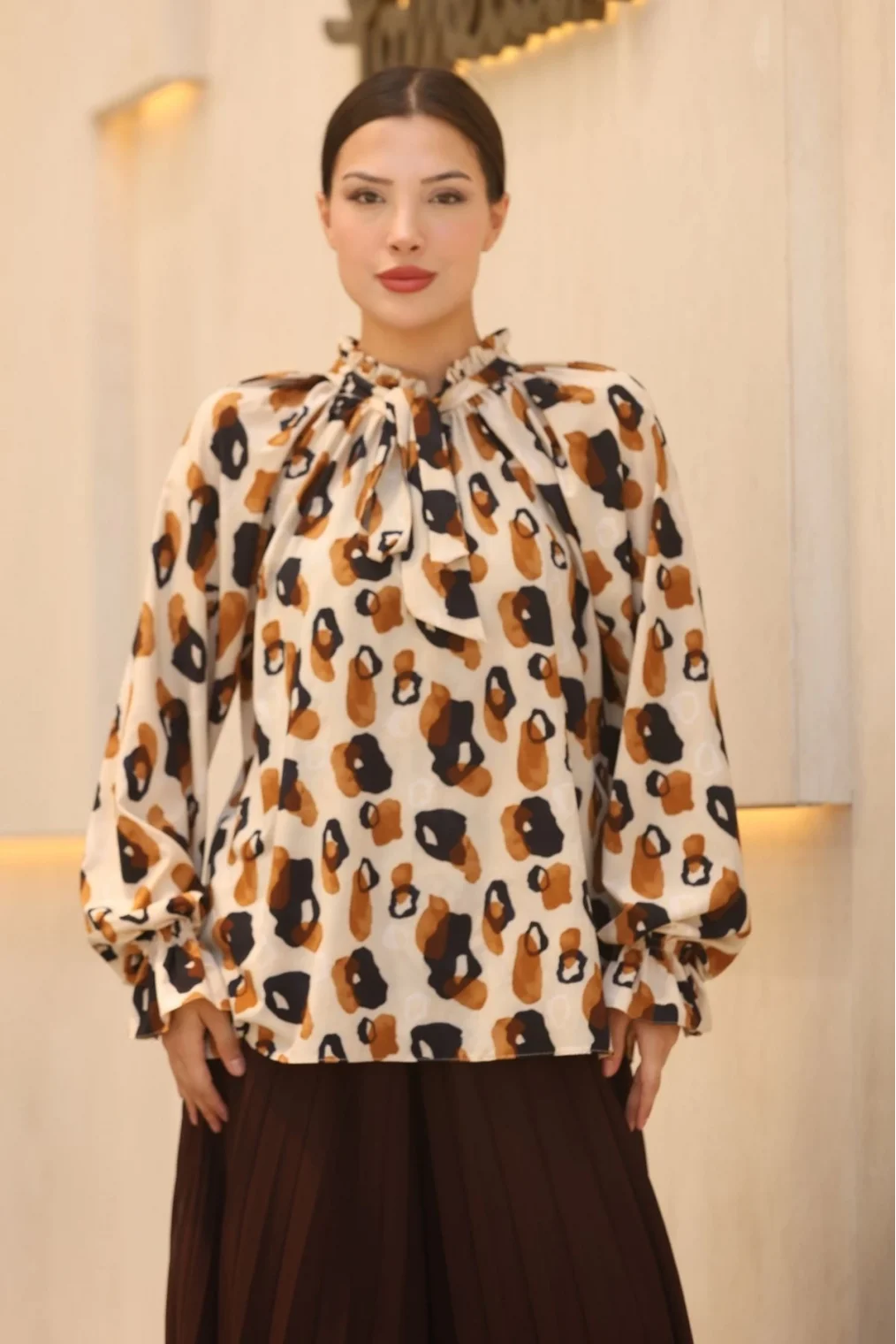 Bağlama Detaylı Büzgülü Bluz 6028-Bej/Kahverengi