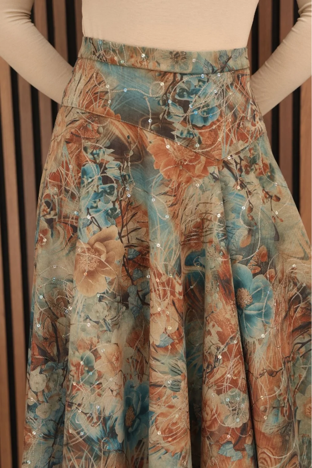 Baskılı ve Payetli Kadife Kloş Etek 6070-Taba/Çok Renkli