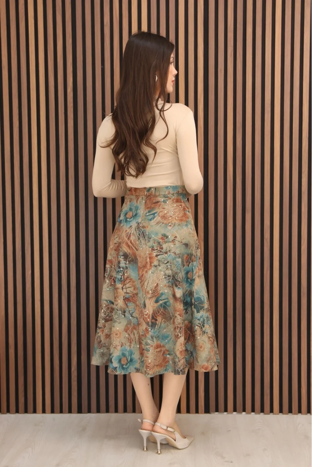 Baskılı ve Payetli Kadife Kloş Etek 6070-Taba/Çok Renkli