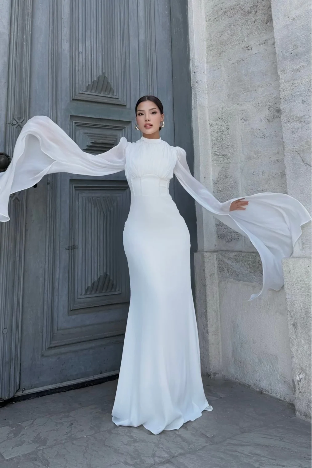 Bel Boncuk İşleme Detaylı Beden Ayarlı Abiye Elbise 2325-Beyaz