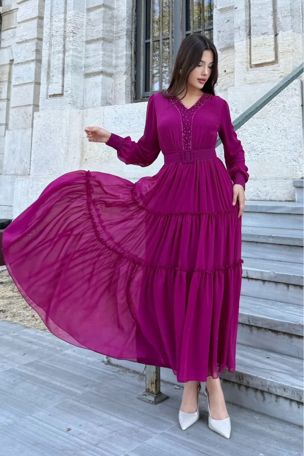 Büzgü ve Kemer Detaylı İşlemeli V Yaka Şifon Elbise 6036-Fuşya