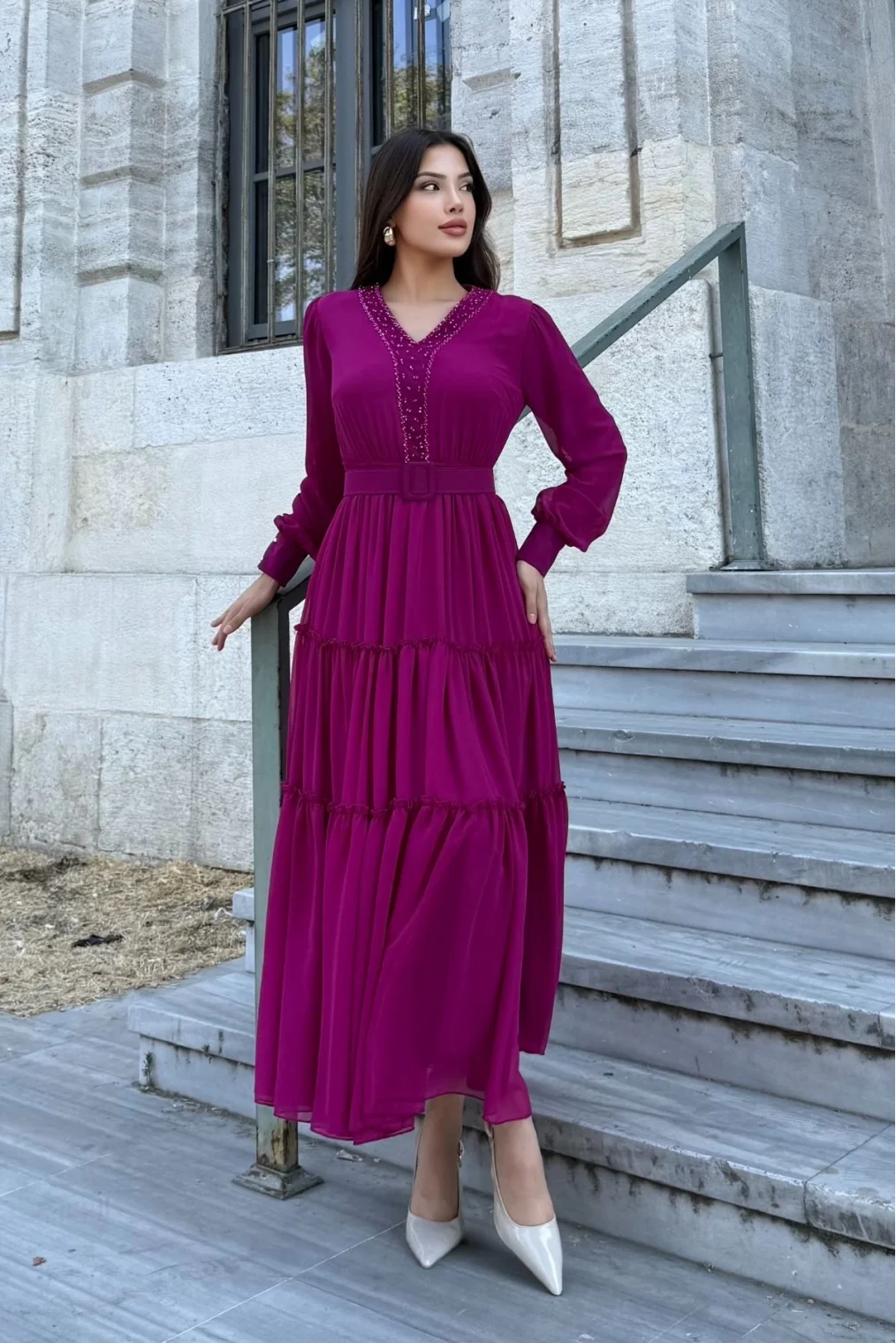 Büzgü ve Kemer Detaylı İşlemeli V Yaka Şifon Elbise 6036-Fuşya