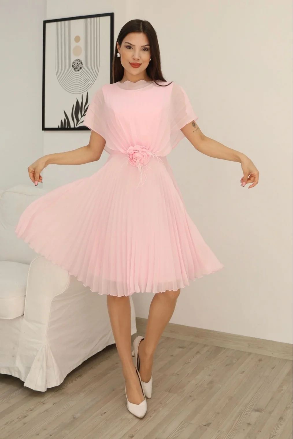 Çiçek Detaylı Piliseli Elbise 2378-Pudra