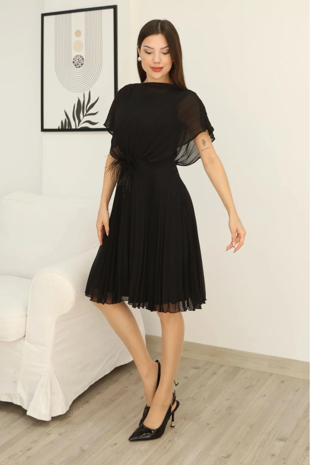 Çiçek Detaylı Piliseli Elbise 2378-Siyah