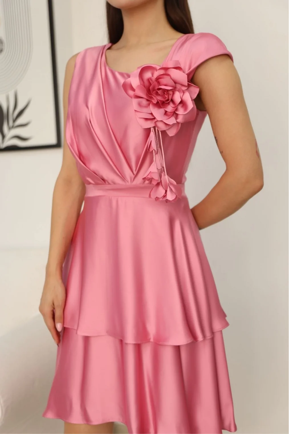 Çiçek Detaylı Saten Elbise 2371-Pudra