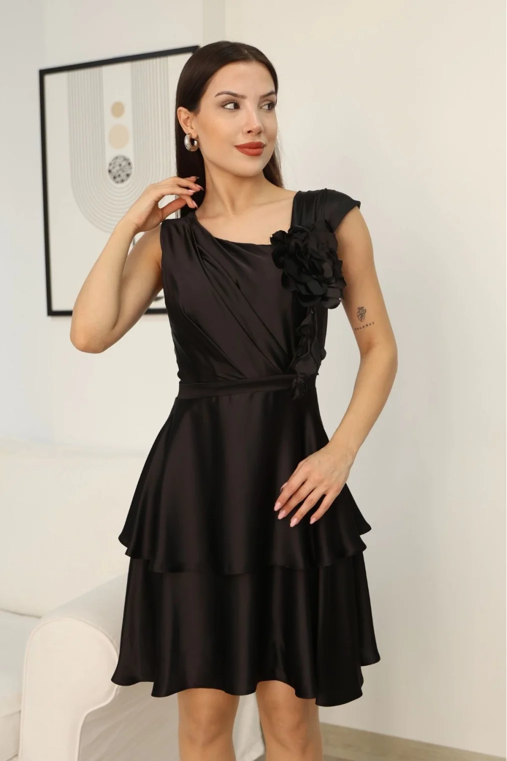 Çiçek Detaylı Saten Elbise 2371-Siyah