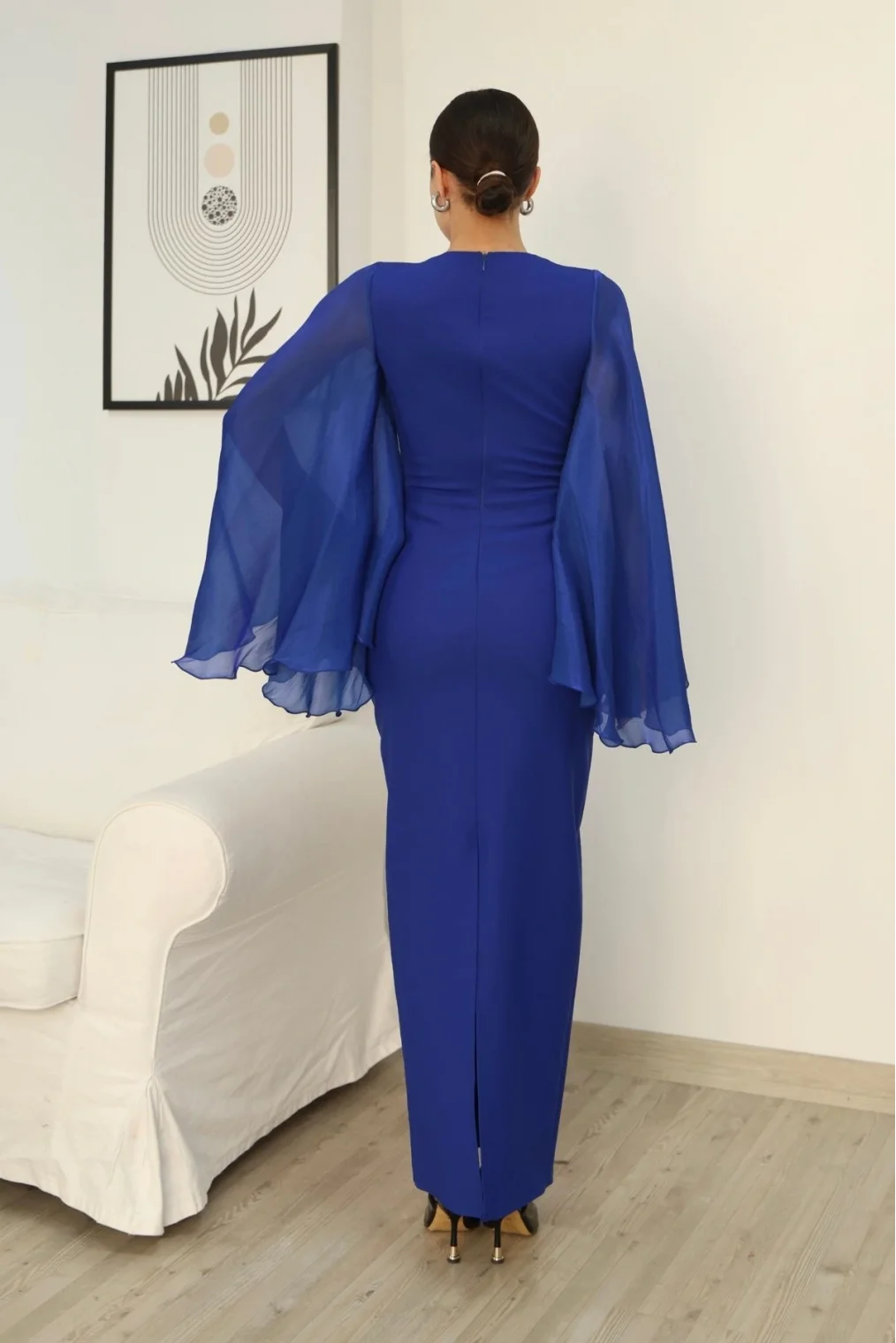 Dekoltesi İşlemeli Pelerinli Kol Abiye Elbise 2349-Saks