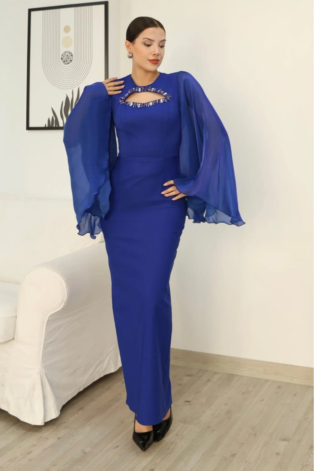 Dekoltesi İşlemeli Pelerinli Kol Abiye Elbise 2349-Saks